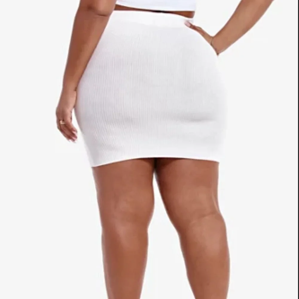 #2❤️/1❤️NWOT MINA RIBBED KNIT ZIP FRONT MINI SKIRT - Picture 2 of 5